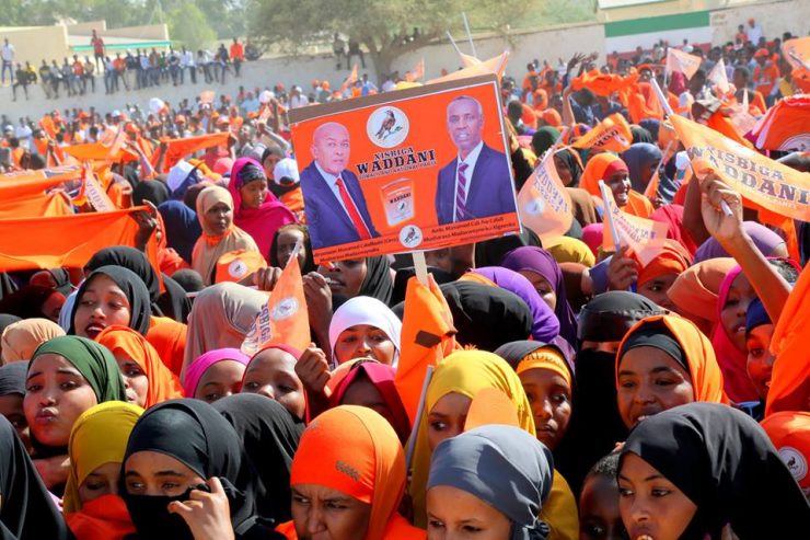 DAAWO:Boqolaal Kamid Ah Taageerayaasha Xisbiga WADDANI Oo Iskugu Soo Baxay Beerta Xoriyada Magaalada Hargeysa Soona Bandhigay Taageerada Dhul Gariirka Ah Ee Ay U hayaan Xisbiga WADDANI+Sawiro