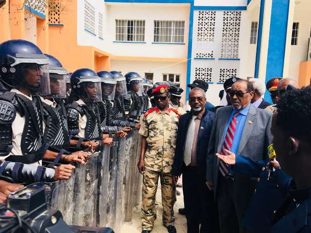 Madaxweynaha Oo Ka Qayb-galay Sannad Guurada 24-aad Ee Ka Soo Wareegtay Aas-aaska Ciidanka Booliska Somaliland, Una Jeediyey Khudbad Taariikh ah, Kuna Hambalyeeyey Xuska Sanad Guuradooda.