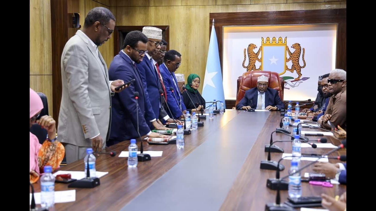 Guddoomiyaha Baarlamaanka JFS oo dhaariyay golaha wasiiradda Somalia.