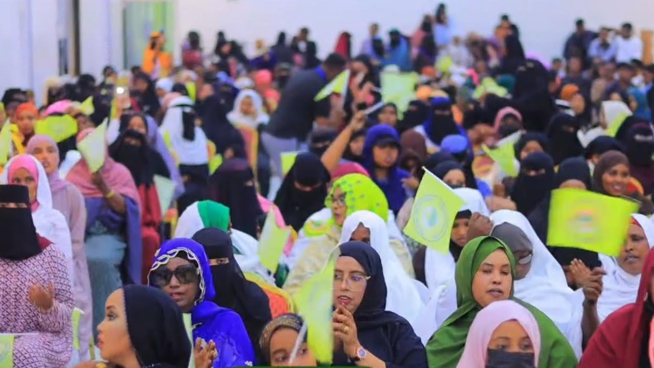 Borama Madal Ilyartu Is Qabatay Oo Shacabku Kusoo Bandhigeen Rabitaankooda Ururka Shacabka.