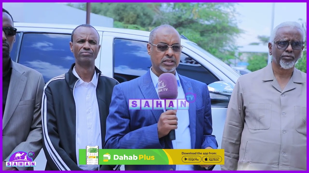 Deg-deg:- Wasiirka Wasaaradda Dawladaha Hoose Ayaa Gaadhi Cusub Ku Wareejiyey Maayirka Degmada Dhoqoshay.