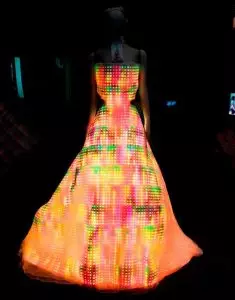 LED-Galaxy-Dress-Wearable-Display-02