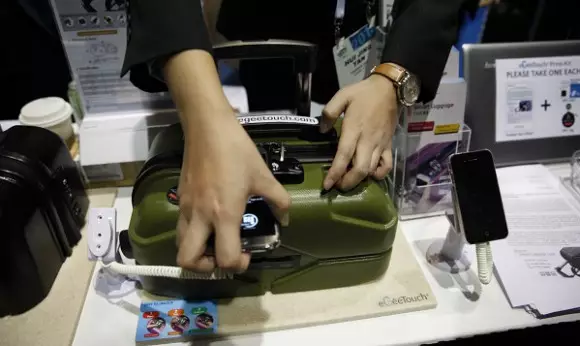 A NFC luggage lock for your phone