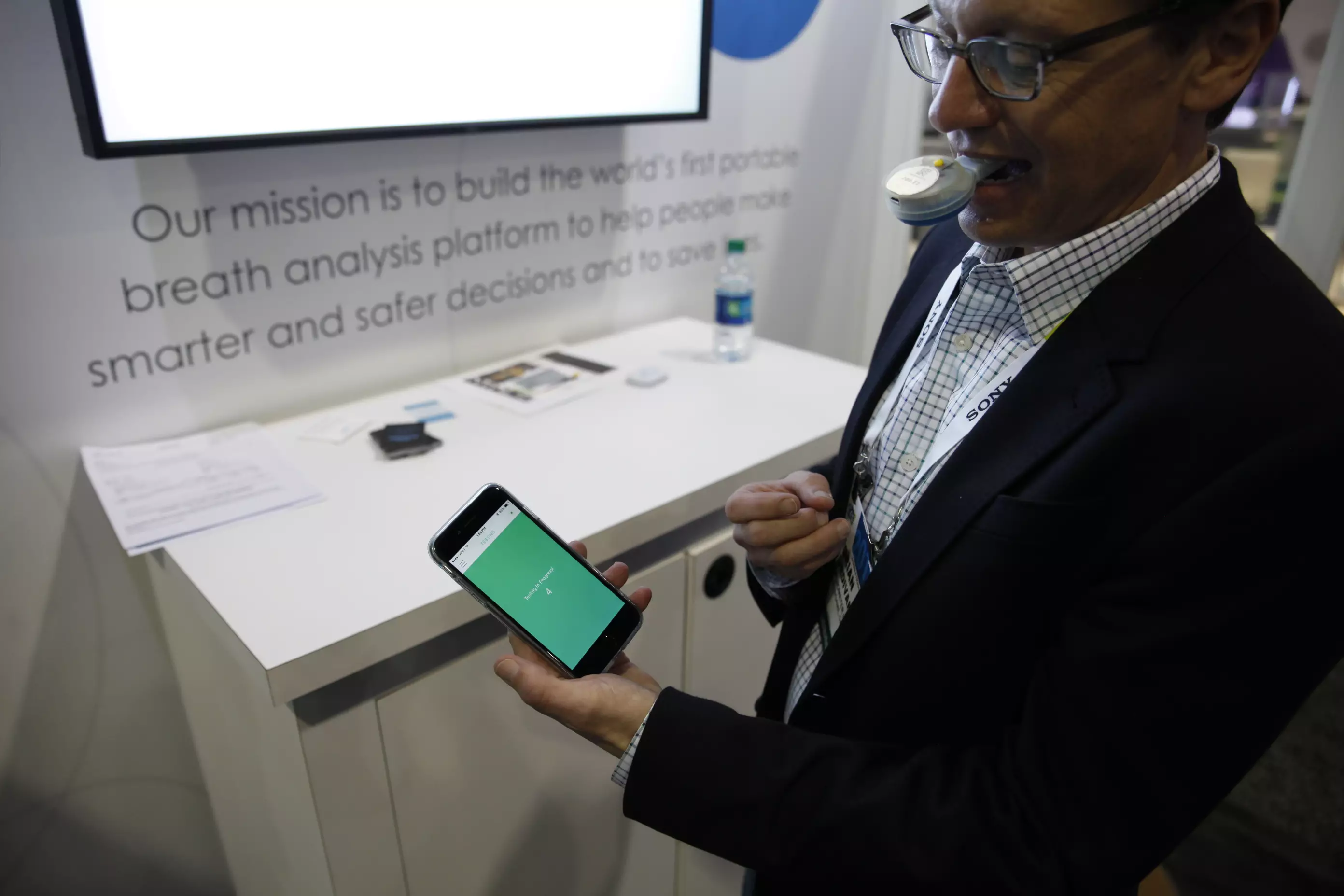 Breathometer mint CES 2015 demonstration prototype