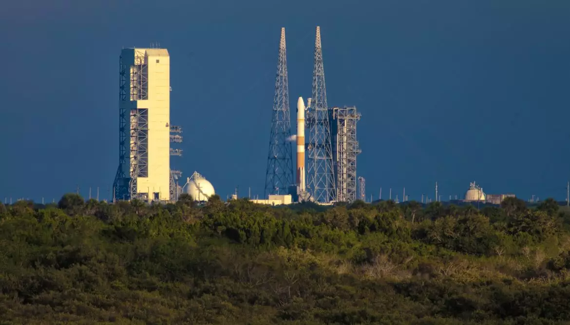 delta Iv rocket on launch pad