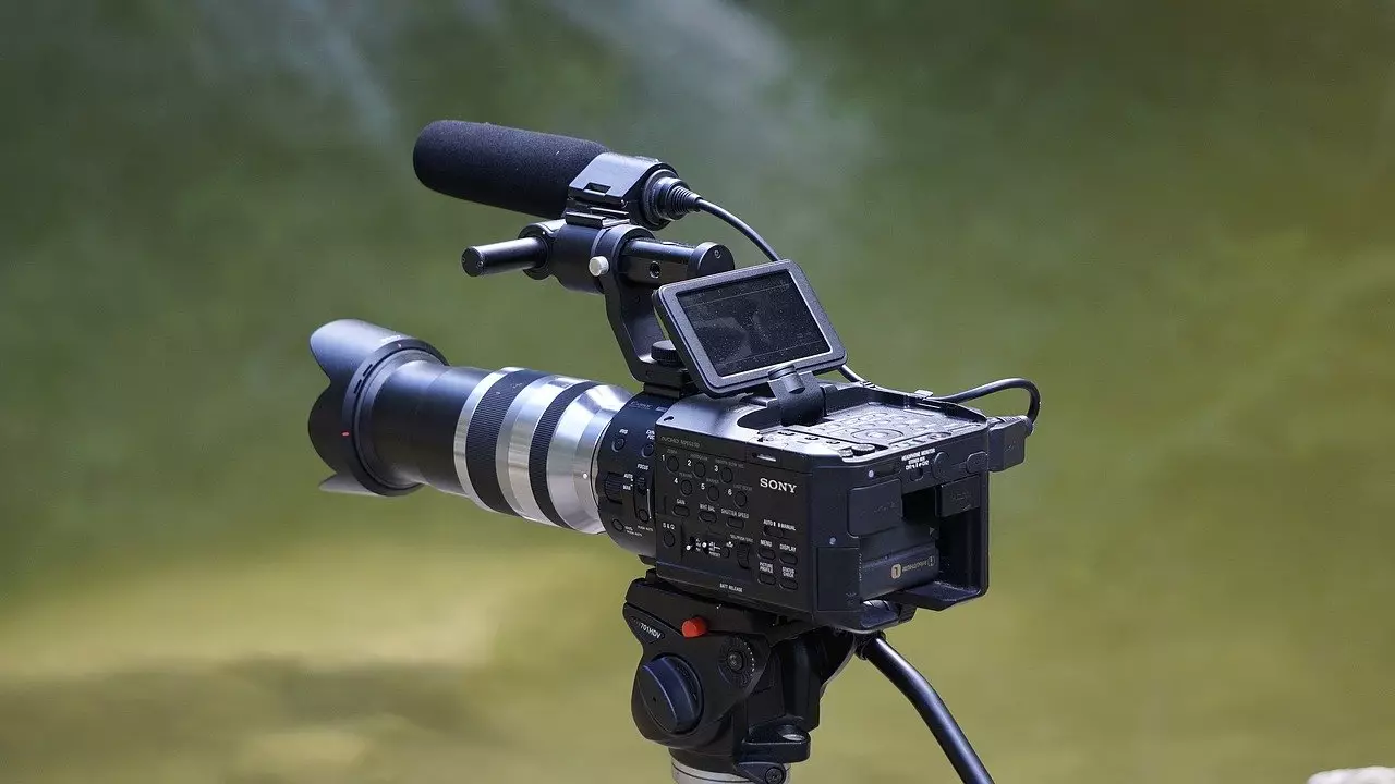 Things to consider before choosing for the Best Video Camera