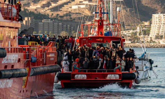 A crowded boat arrives at Arguineguín, Gran Canaria.