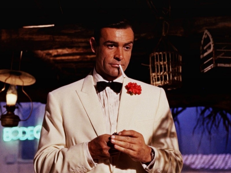 james bond i vit smoking