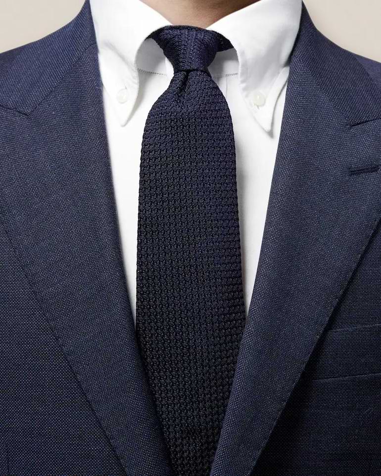 rätt slips till kostym