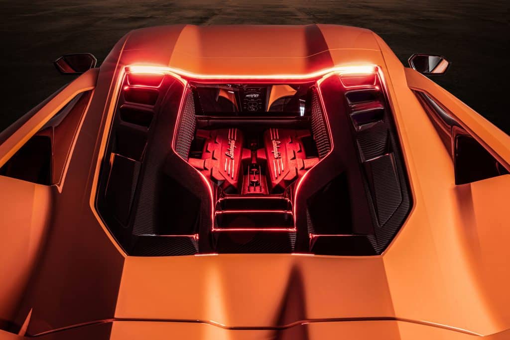 lamborghini revuelto V12