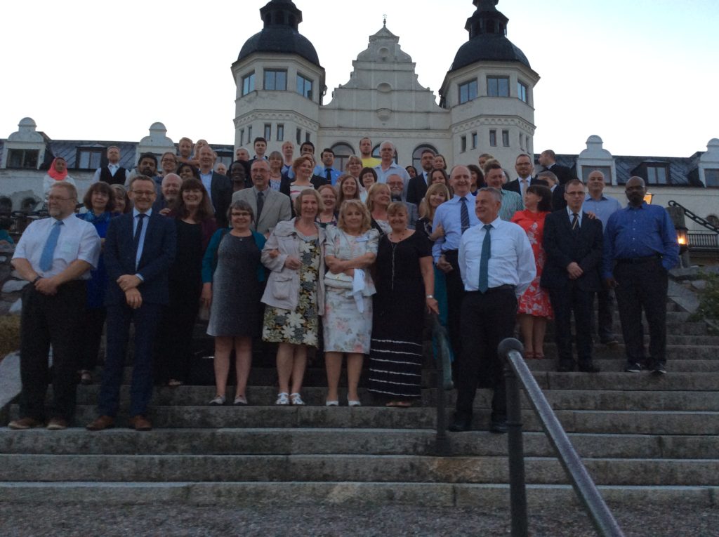 En gruppbild på församlingen Nådens Mission GGWO Stockholm 40 års fest