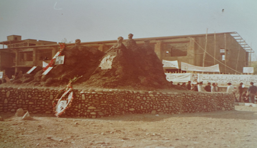 گڵکۆی شەریفزادە و هاوڕێکانی لە گۆڕستانی تایلەی کوچکەڕەشی سنە