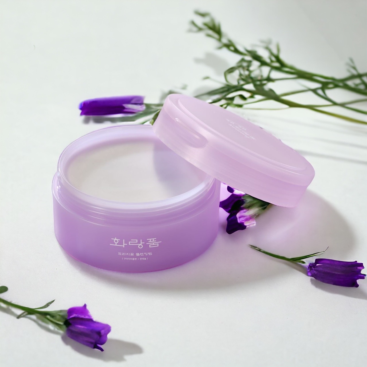 Ge din hud kärlek med Hwarang’ Bell Flower Cleansing Balm