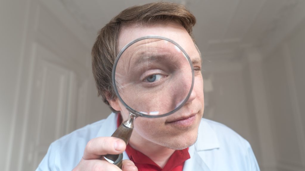 Yannick Jacob holding up a magnifying glass