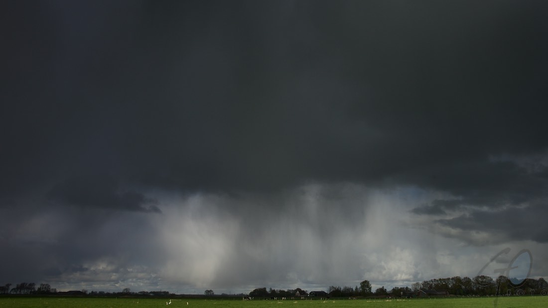 Amersfoort Mediastad. Donkere wolken pakken samen.