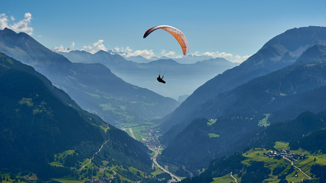 229-2012 Paragliders op de Gotthardpas - Gerard Oonk