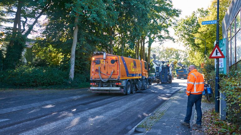 289-2012 De dorpsstraat wordt traag - Gerard Oonk