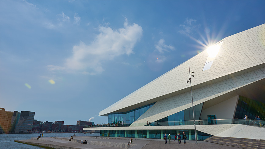 Eye filmmuseum in volle zon