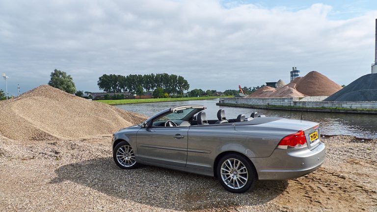 Volvo C70 cabrio aan waterkant