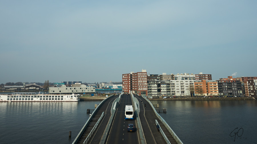 Brug over IJ in Amsterdam