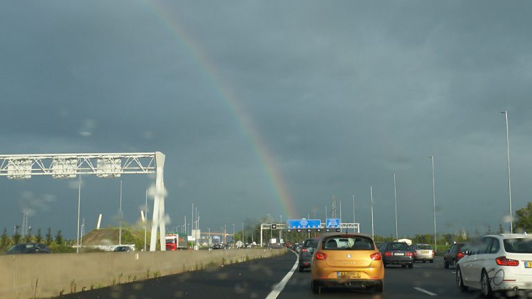 Regenboog boven A1