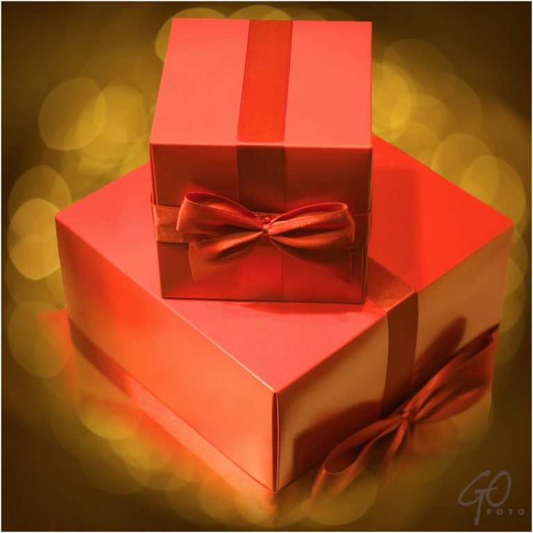 Pakjes in rood cadeaupapier