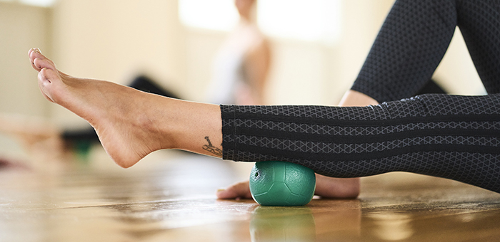 Gotvedgymnastik - Bindevævstræning med rulle og bold.