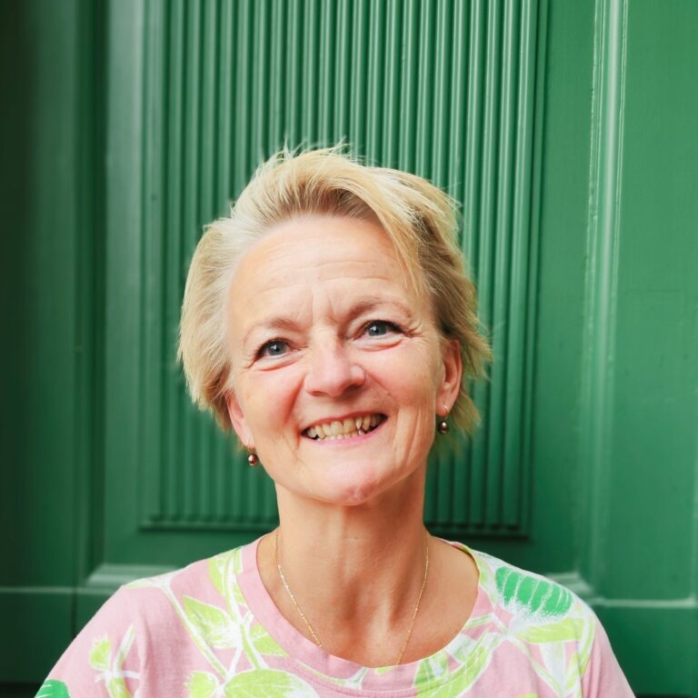 Karen Pedersen, underviser i gotvedgymnastik.