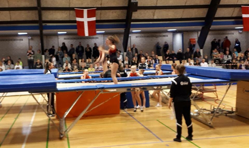 Hold 30 Trampolin Begynder/Øvet 8 år+ - Gymnastik Trampolin