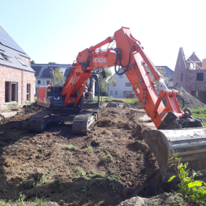 Wij hebben een groot aanbod in verschillende graafkranen. Deze foto toont het niveleren of gelijktrekken van de grond in uw tuin. Regio Haacht, Tildonk, Wespelaar, Wakkerzeel, Keerbergen, Kampenhout, Steenokkerzeel, Berg, Boortmeerbeek, Rotselaar, Tremelo, Herent, Veltem-Beisem, Veltem, Hever, Muizen, Bonheiden.