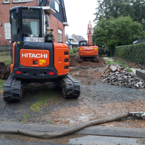 Zoals u ziet op de foto beschikken wij over een variërend aanbod van graafkranen voor al uw grondwerken. Regio Haacht, Tildonk, Wespelaar, Wakkerzeel, Keerbergen, Kampenhout, Steenokkerzeel, Berg, Boortmeerbeek, Rotselaar, Tremelo, Herent, Veltem-Beisem, Veltem, Hever, Muizen, Bonheiden.