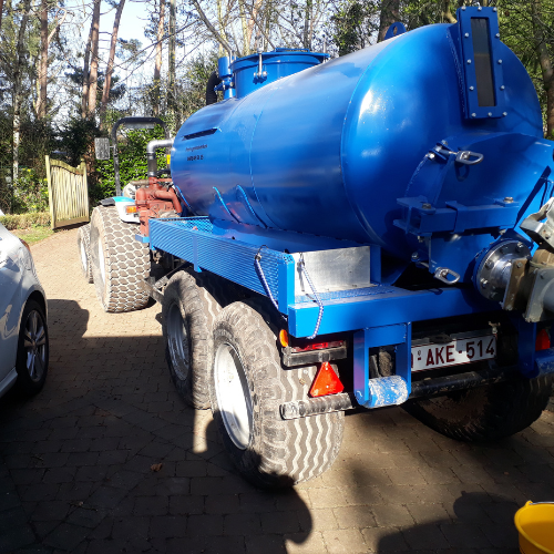 Indien wij niet met de vrachtwagen of camion tot bij uw septische put kunnen hebben wij klein materiaal beschikbaar. Met deze minizuigwagen kan u bij grondwerken Poels terecht voor ontstoppingen en ruimingen op moeilijk bereikbare plaatsen. Regio Haacht, Tildonk, Wespelaar, Wakkerzeel, Keerbergen, Kampenhout, Steenokkerzeel, Berg, Boortmeerbeek, Rotselaar, Tremelo, Herent, Veltem-Beisem, Veltem, Hever, Muizen, Bonheiden.