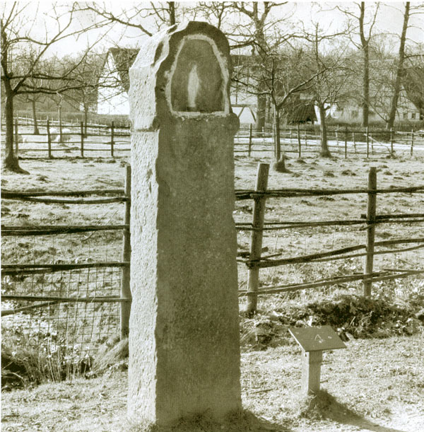 de-stenen-pijlerkapel-uit-Klein-Gelmen