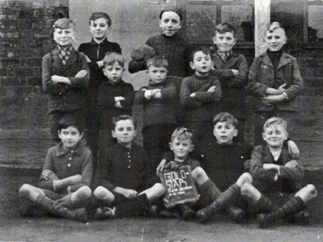 -clubspelertjes-van-de-gemeenteschool-van-GOLDSTAR-1942