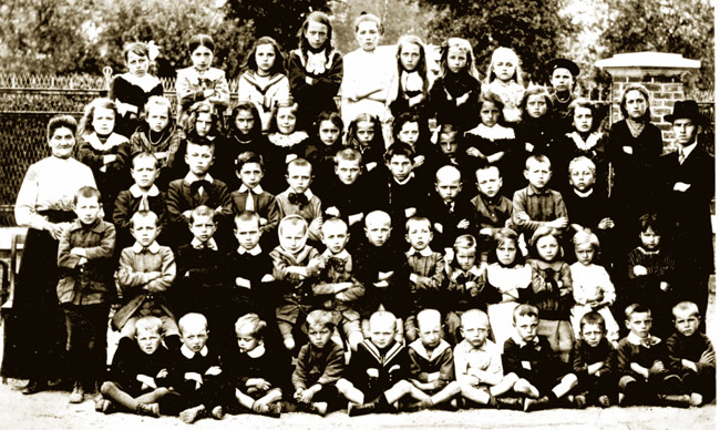 School-Opheers-ca1918.