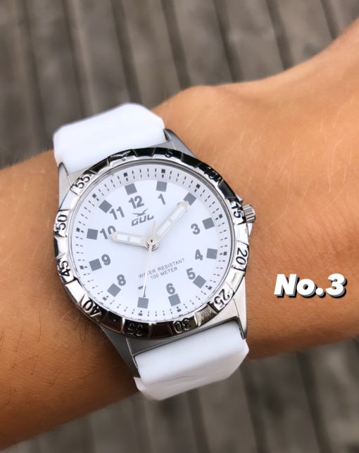 NO.3 Childrenswatch on a wrist