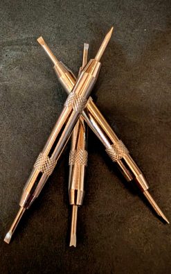 Tool for easy changing of watch strap
