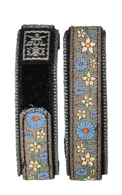 This is a velcro watch strap made by Gul, a watch company. The strap is 18-20mm wide. It is easy to change and comes in a variety of colors.