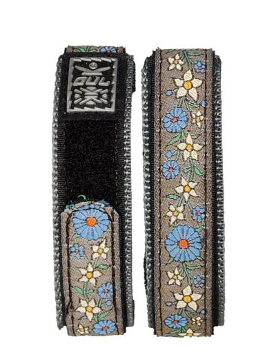 This is a velcro watch strap made by Gul, a watch company. The strap is 18-20mm wide. It is easy to change and comes in a variety of colors.