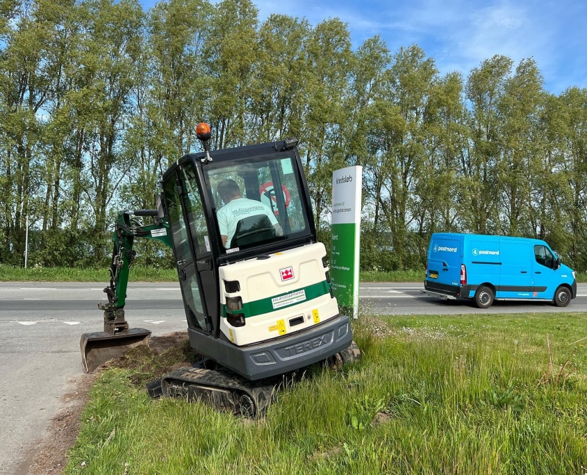 Vi etablerer grønne områder med vilde blomster i Aarhus kommune. For at passe på vores natur og fremme biodiversitet.