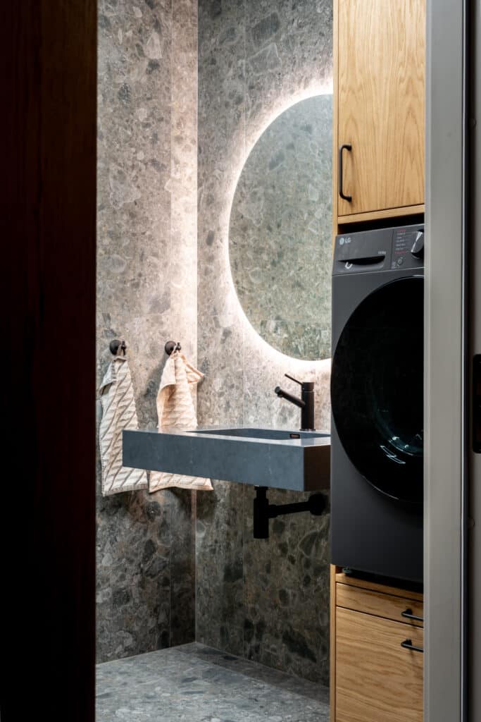 INT-EXT_feb.25_lowres-11