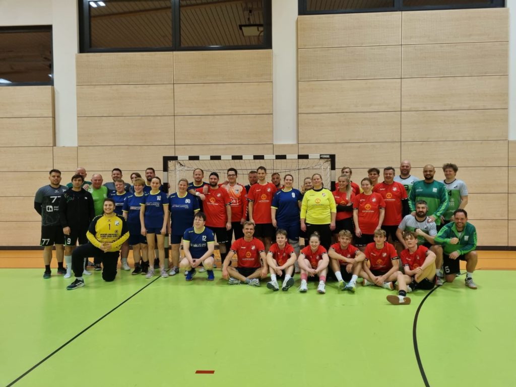 Alle Mannschaften des Hobbyturniers in Bobenheim