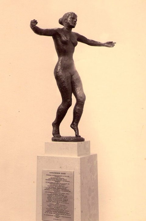 Vrouw, brons, 1952, Puem Utrecht