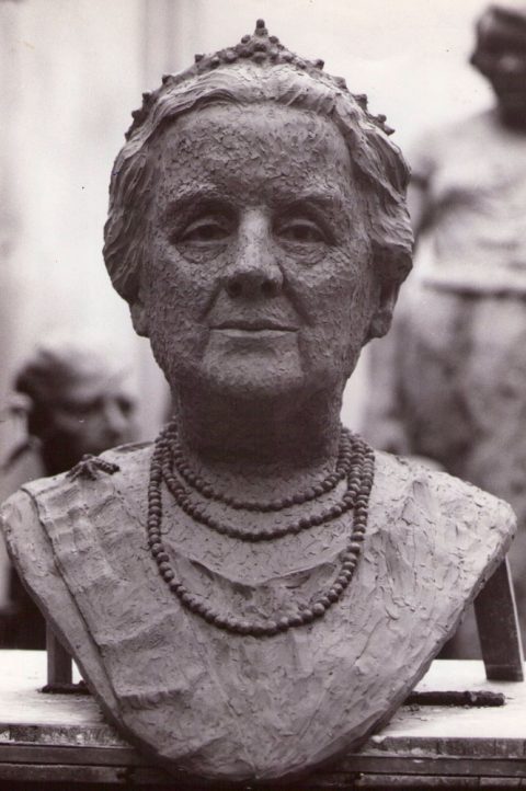 Kon. Wilhelmina, brons, 1965, Stadhuis Vlaardingen