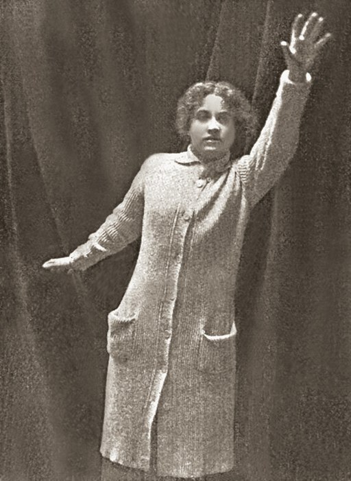 Photo of Dorothy Gibson as she plays her true life role in Saved from the Titanic