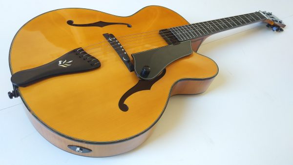 Archtop guitare construite à la main par Gérard Gory