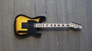 Kononykheen Breed Twenty Two - les guitare unique à tirage limité unique disponible chez Harry Guitars