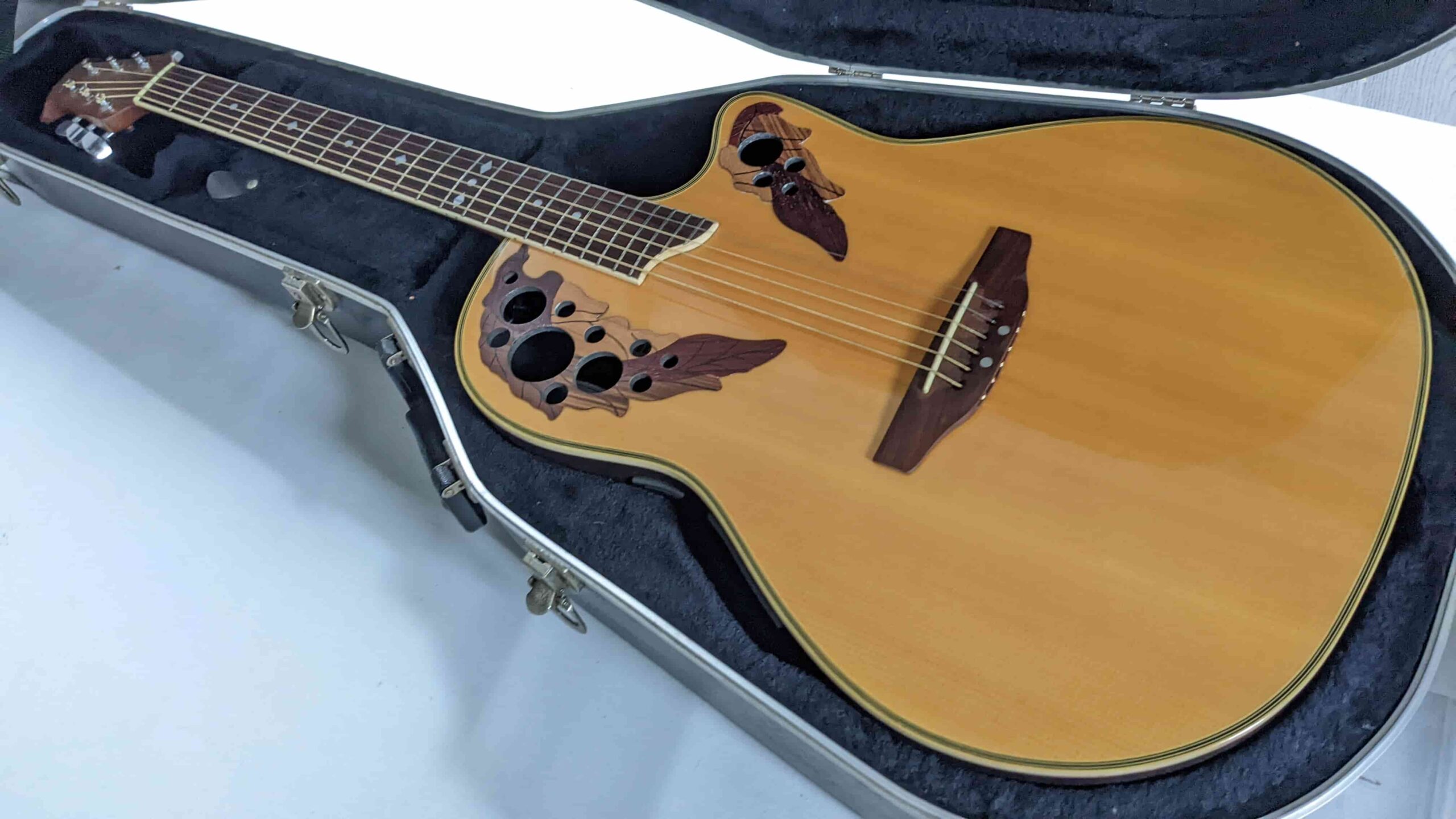 Ovation CS 247 Celebrity Deluxe - Harry Guitars