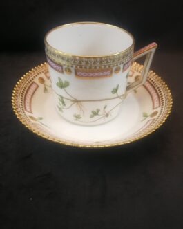 A pair of Flora Danica cups #3513