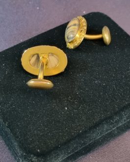 A pair of cufflinks